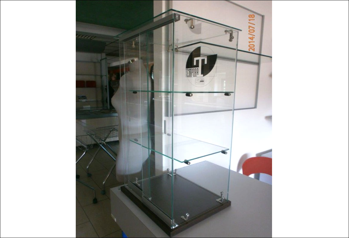 Vetrina espositiva in Plexiglass con Serratura e Ruote L35 x P35 x H150 cm
